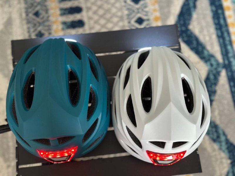 Велошлема белый и синий с подсветкой и регулировкой 3