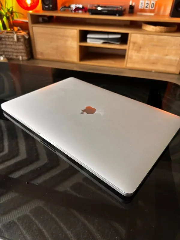 MacBook Pro 15 2018 1