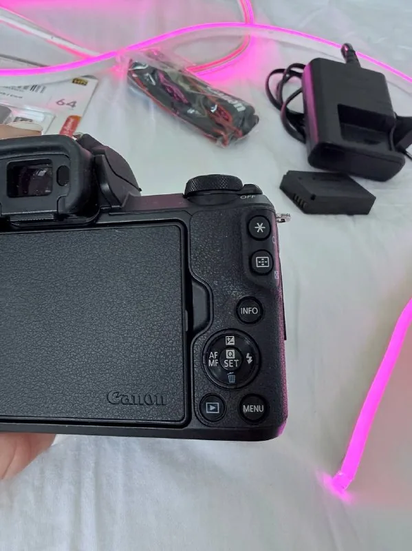 Canon EOS M50 Mark II, Canon EF-M 22mm f/2 STM 7