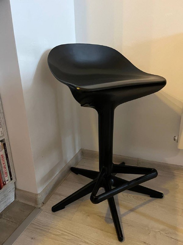 Барный стул с регулируемой высотой