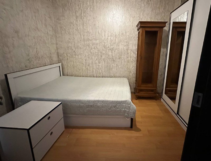 спальный гарнитур, деревянная однодверная витрина 2