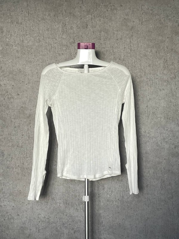 Жакет Zara, Ветровка Bershka, Кофта Oysho, Рубашка мужская, Лонгслив Pull&Bear, Штаны Tommy Hilfiger, Штаны, Кофта спортивная, Штаны Zara, Топ с вырезом на спине 5