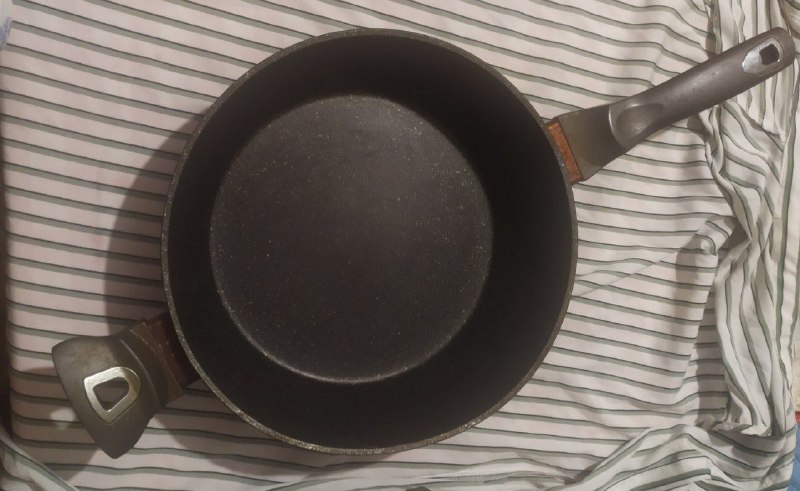 кастрюли, сковороды, чашки, тарелки, графины, бутылки, корзинки, кухонные принадлежности 3