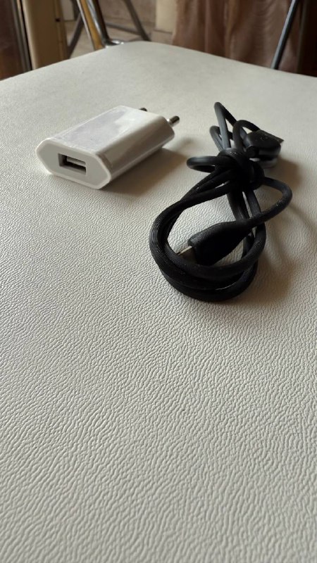 Зарядный адаптер Apple A1400 и Lightning кабель