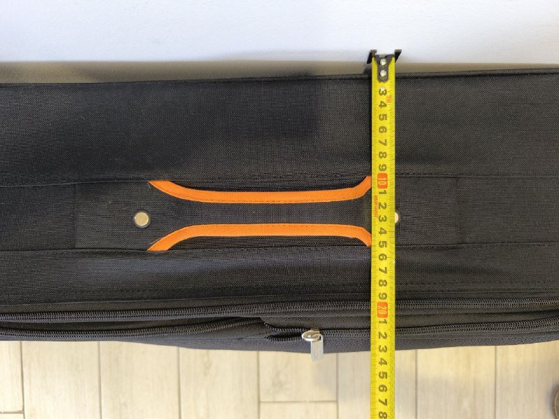 Чемодан размер M 3