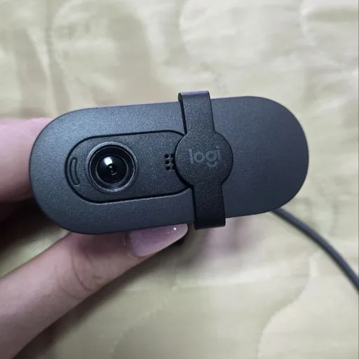 Logitech Brio 100 веб-камера