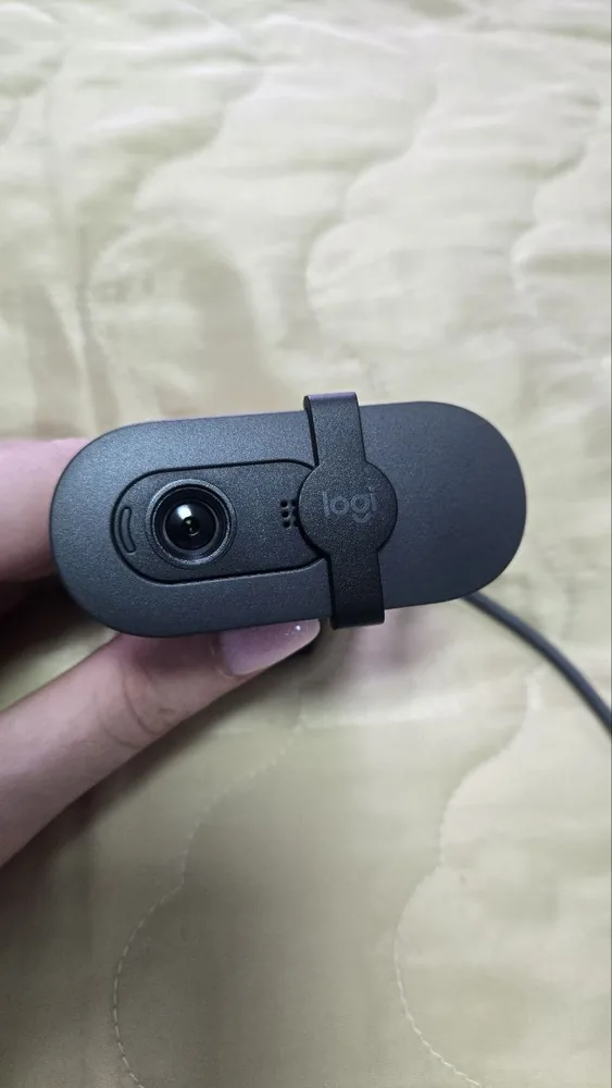 Logitech Brio 100 веб-камера 1