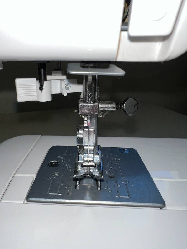 Швейная машинка Janome с педалью и набором аксессуаров 4