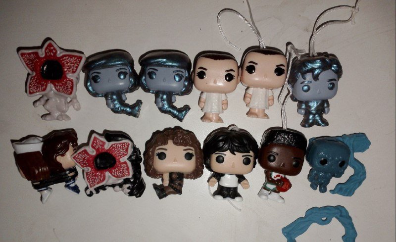 Фигурки Kinder Joy Очень странные дела