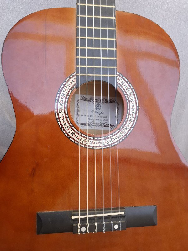 Акустическая гитара с нейлоновыми струнами 2