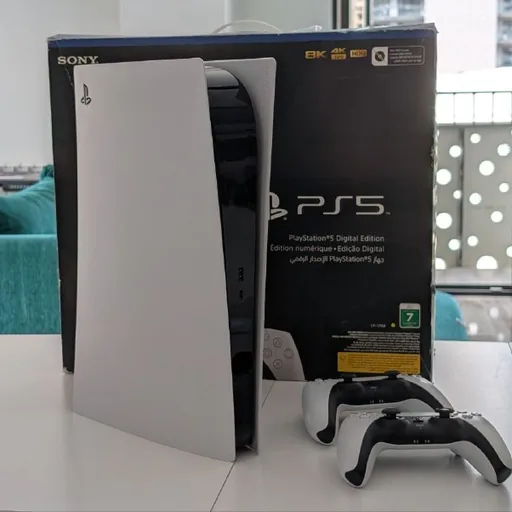 PlayStation 5 с двумя геймпадами