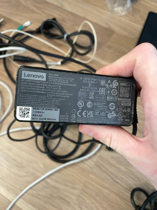 USB A to Ethernet, Logitech G305, Lenovo charger, Internet cables 6