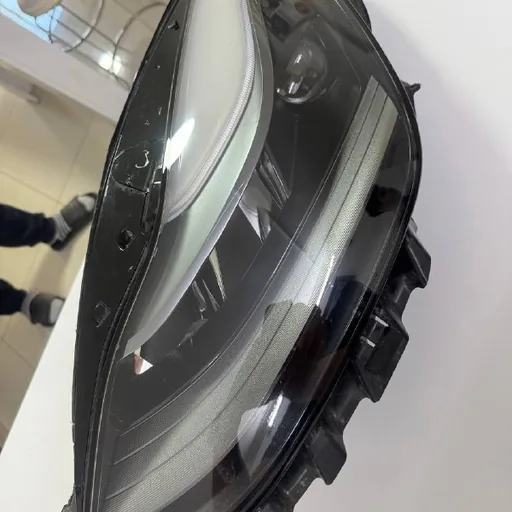 LED фара Tesla Model 3/Y