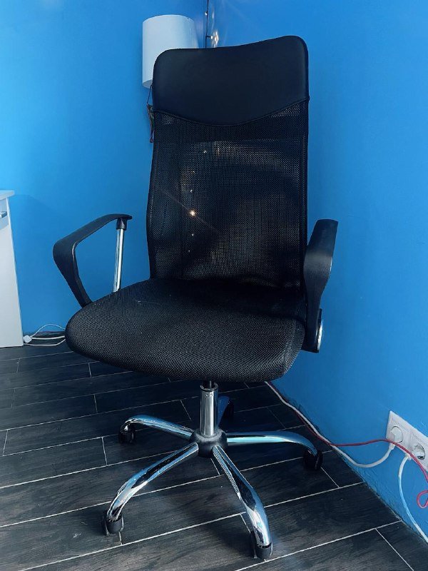 Microsoft Xbox Series X, Razer Headset, Keychron Keyboard, JYSK Desk, JYSK Office Chair, Baratza Coffee Grinder, Hario Coffee Brewer, Xiaomi Rice Cooker 5
