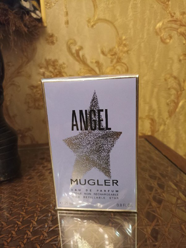 Calvin Klein Obsession, Juice Couture Peace and Love, Juice Couture Hollywood Royal, Chanel Coco Noir, Mugler Angel 9