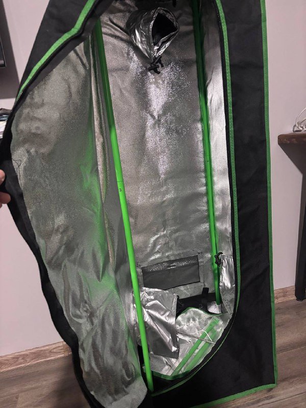 Гроубокс с угольными фильтрами, вентиляторами, фитолампой