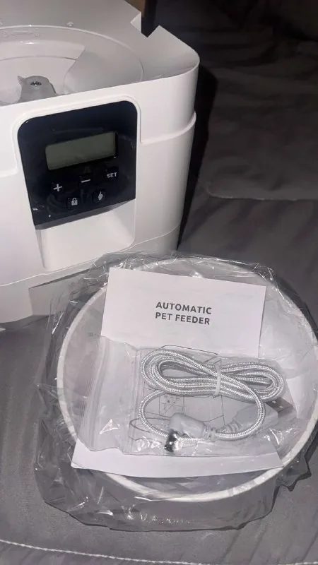Automatic pet feeder 1