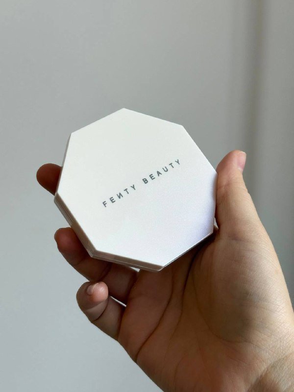 Медовый аромат Gisou, духи Byredo, праймер Milk, хайлайтер Fenty Beauty 5