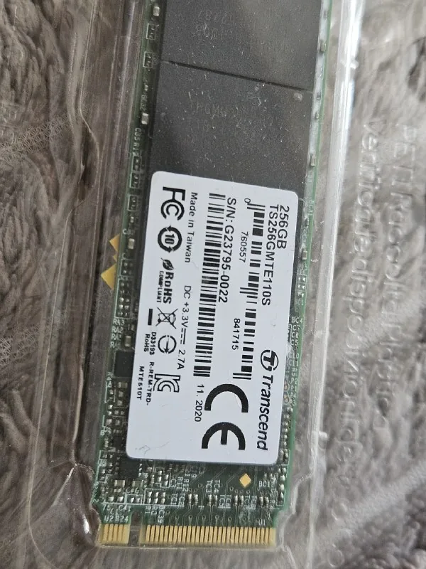 SSD NVMe M.2 512 GB, 256 GB 1