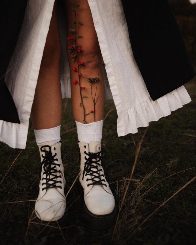 Белые женские кожаные ботинки Dr. Martens на платформе