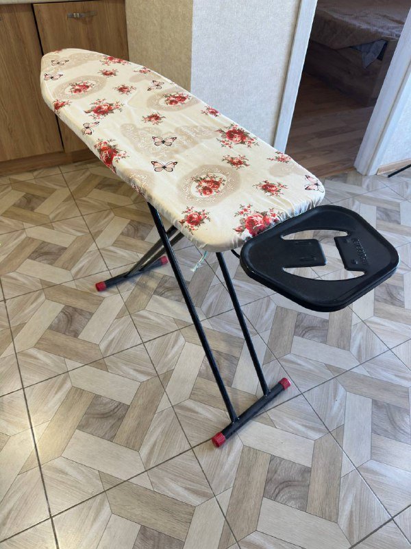 стулья, гладильная доска, сушилка, подставка для обуви, ступеньки для собаки