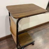 Компактный компьютерный столик на колесиках 2