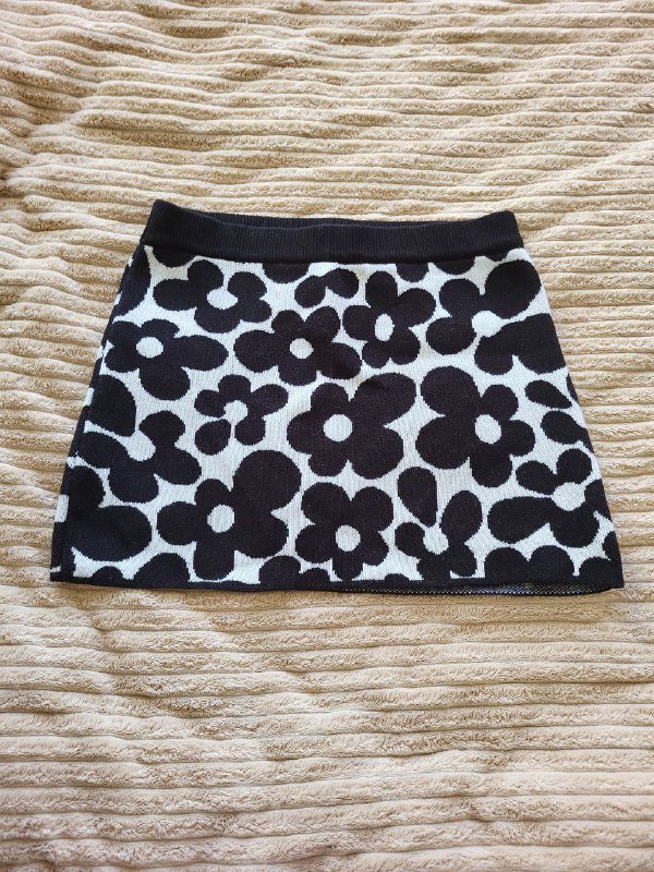 Свитер, повязка на голову, шорты спорт Calvin Klein, шорты хлопок, майка белая, джинсы Koton, юбка вязаная, майка красная вязаная, платье комбинированное 8