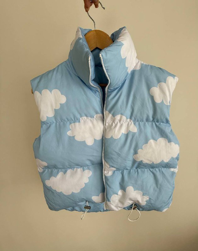 Женский жилет голубой с облаками размер S