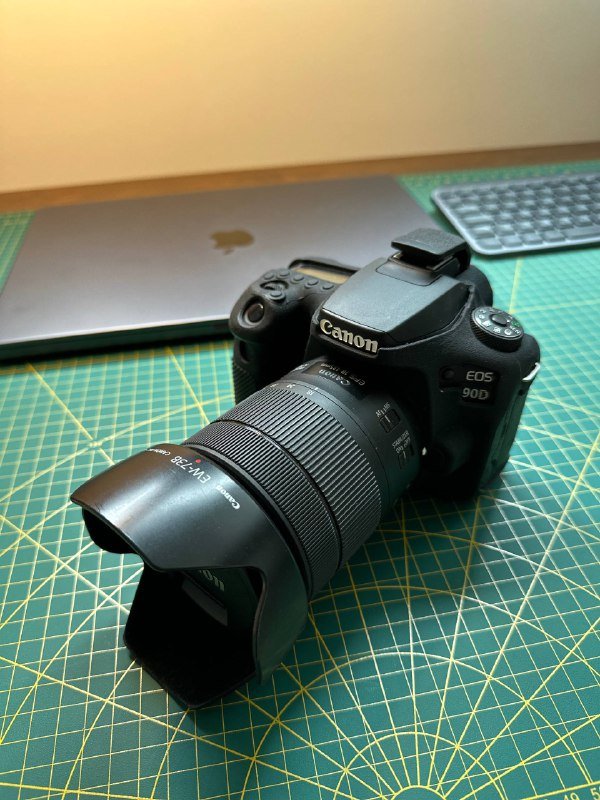 Canon 90D камера с китовым объективом и аксессуарами 7