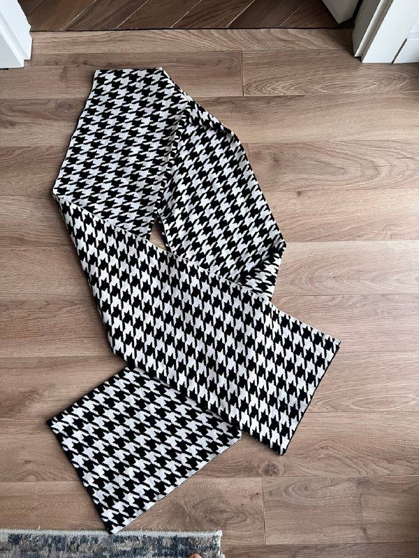 Шарф черно-белый узор