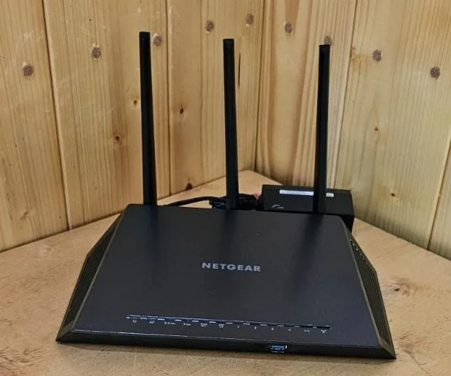 Netgear ACL 1900 роутер 1