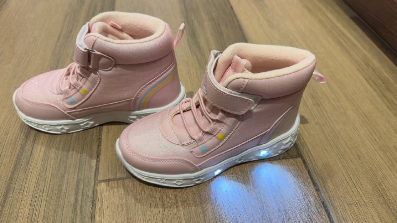Новые детские ботинки размер 30 светящиеся