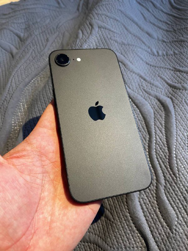 IPhone 16e, телефон с зарядкой 2