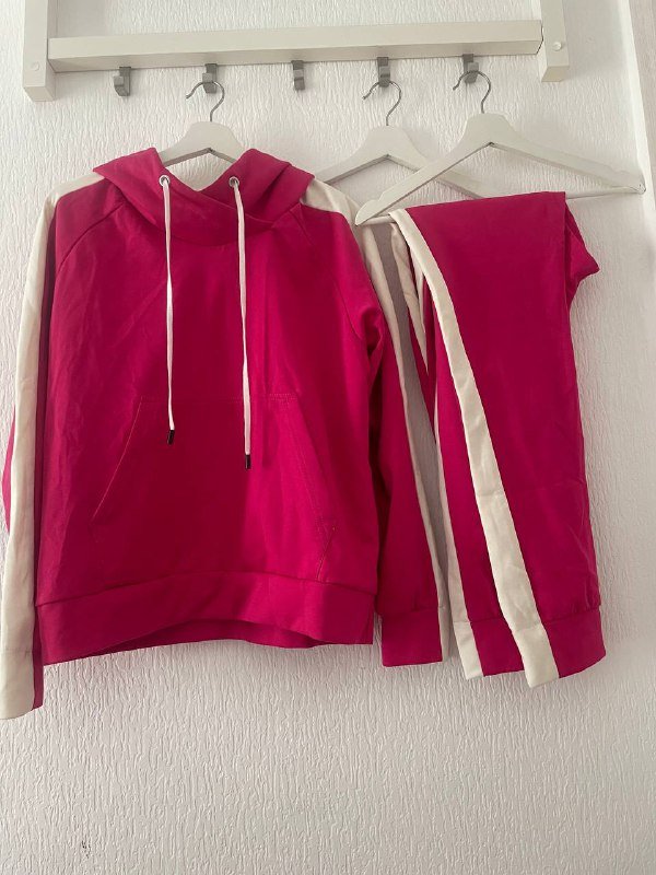 Юбка, брюки, футболка, спортивный костюм, кардиган, купальник, кисточки для макияжа, велосипедки 4