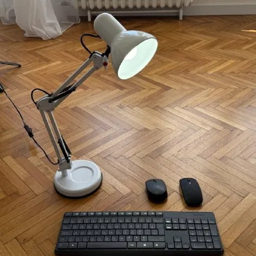 Настольная лампа, беспроводная клавиатура и мышь Logitech mk235