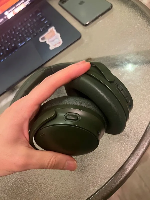 Bose QuietComfort headphones 1