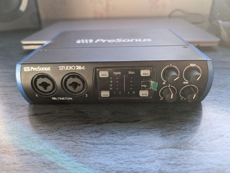 студийные мониторы Alesis Elevate 5 MKII, аудиокарта PreSonus Studio 26c, наушники AKG K240, акустический экран 3