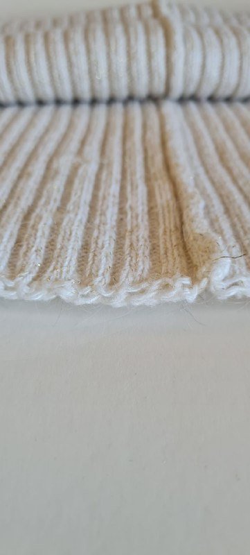 Снуд Cornelle, повязка H&M, кроссовки Vogg, колготки Calzedonia, чулки Calzedonia