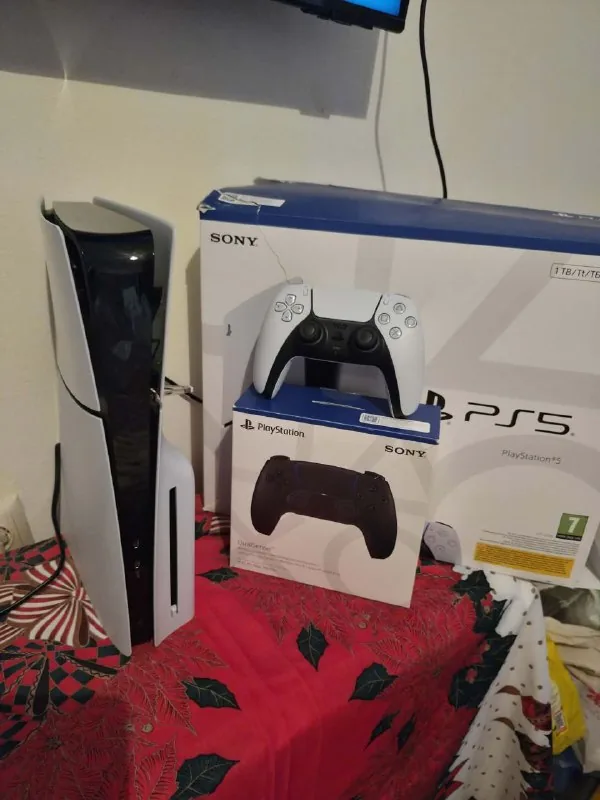 PS5 Slim, два контроллера, игры 1