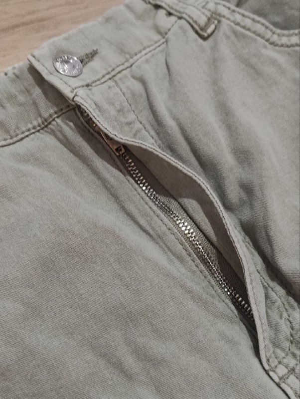 Штаны джоггеры Bershka с дефектом цвета 2