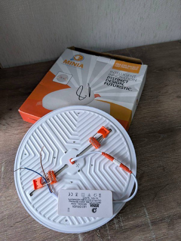 Лампа плафон новая