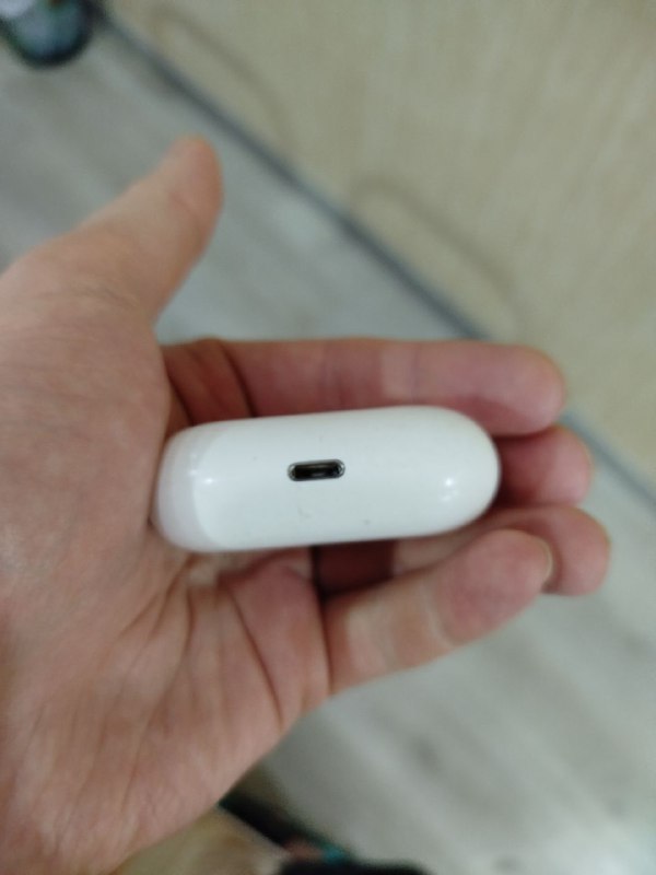 Apple AirPods case 3