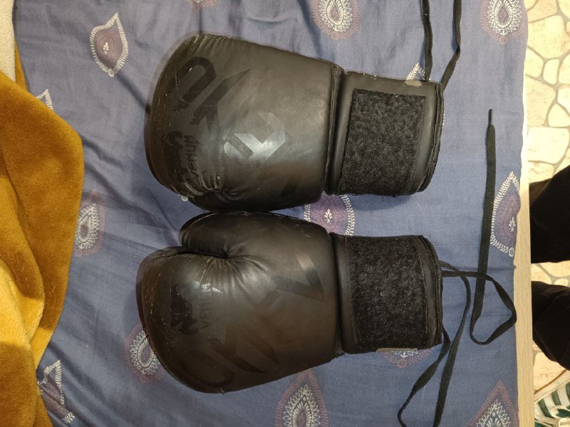 Черные боксерские перчатки VENUM 12 OZ, Салатовые боксерские перчатки 8 OZ 3