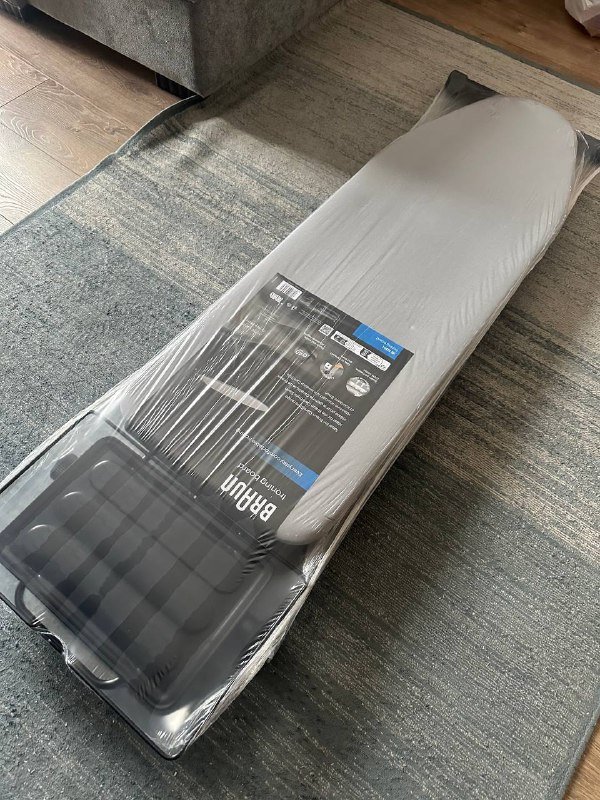 Гладильная доска, кухонные весы, пылесос для ногтей, блендер, вешалка, маленький телевизор