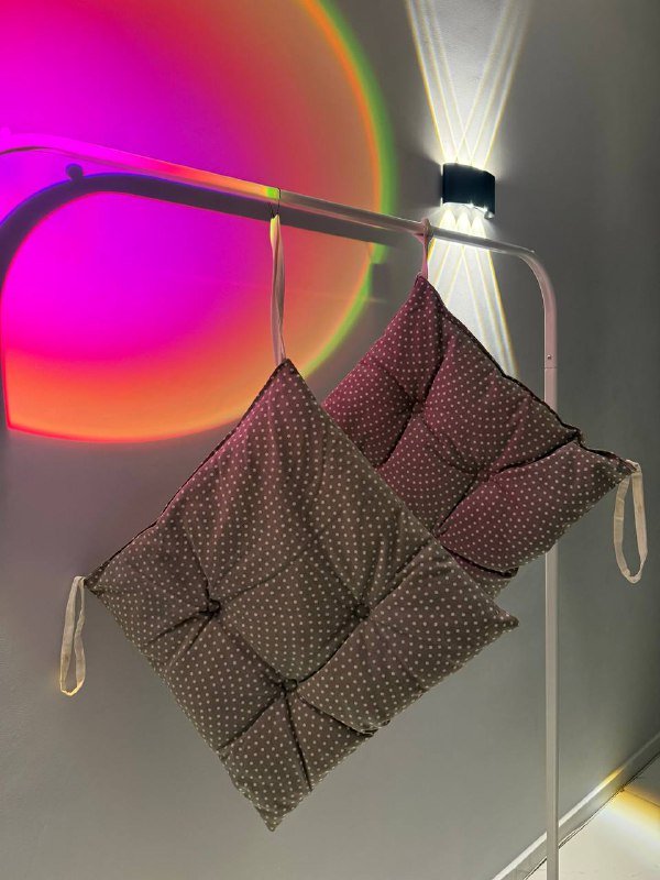 Рюкзак, подушки, женская одежда, куртки, платья, костюмы 2