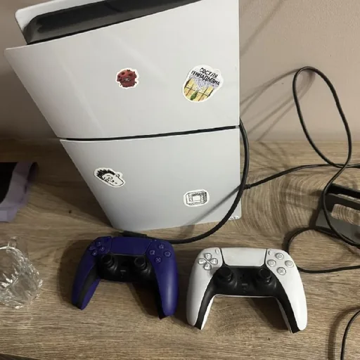 PS5 Slim Digital Edition с двумя геймпадами