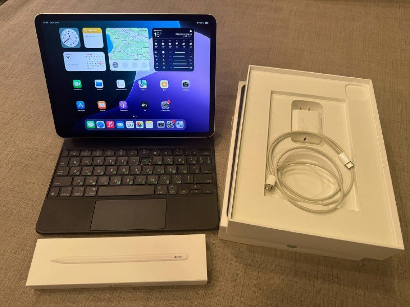 iPad Pro 11 256GB с Apple Pencil и чехлом-клавиатурой