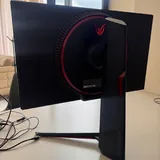 Монитор LG UltraGear, клавиатура HyperX, наушники Razer Kraken 6