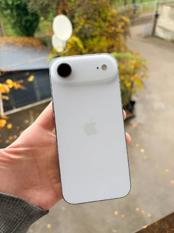 iPhone Air Blue 1