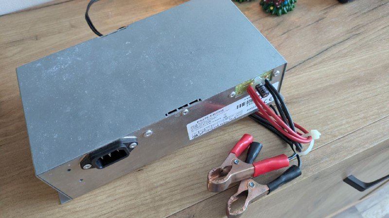 Автомобильное зарядное устройство 13,8 V 20A